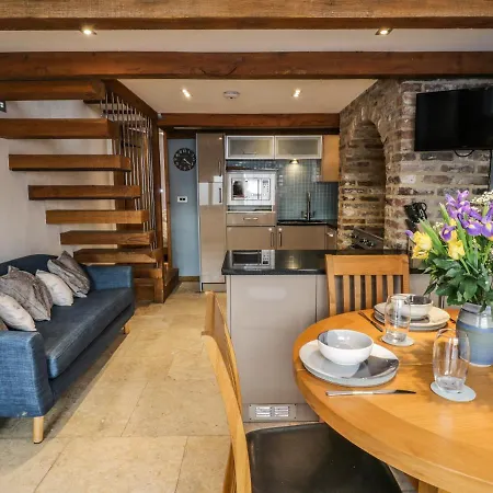 بيت للعطل Swallows Nest