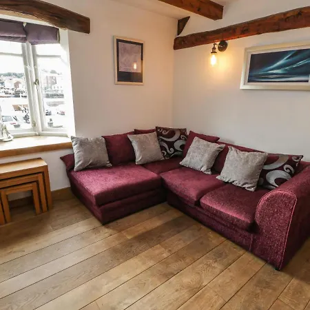 Swallows Nest ويتبي