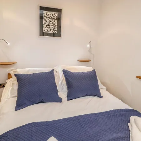 Swallows Nest Feriehus *