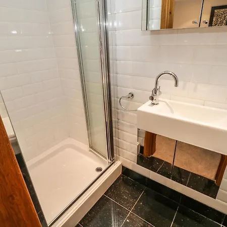 Swallows Nest 惠特比